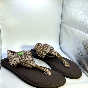 Sanuk NWOT Women’s Yoga Sling sandals size 8 in excellent condition